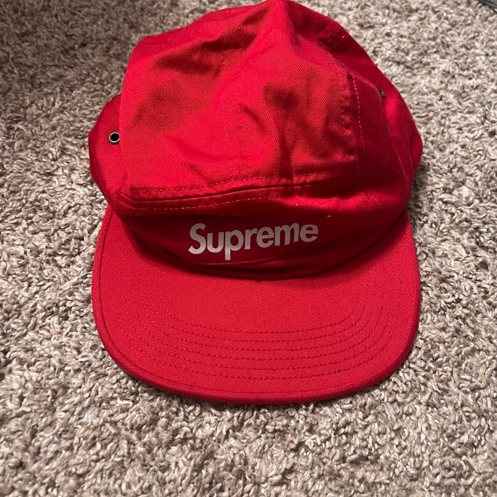 Supreme hat OS